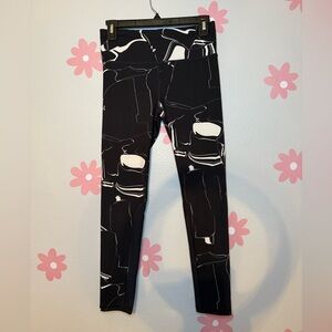 Under Armour Women's Black and White Capris